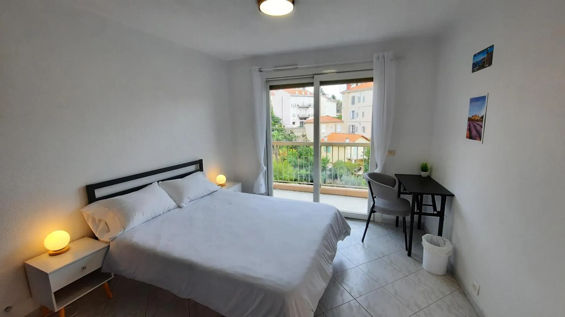 Sunny Mercury - Room In Apartment Cannes