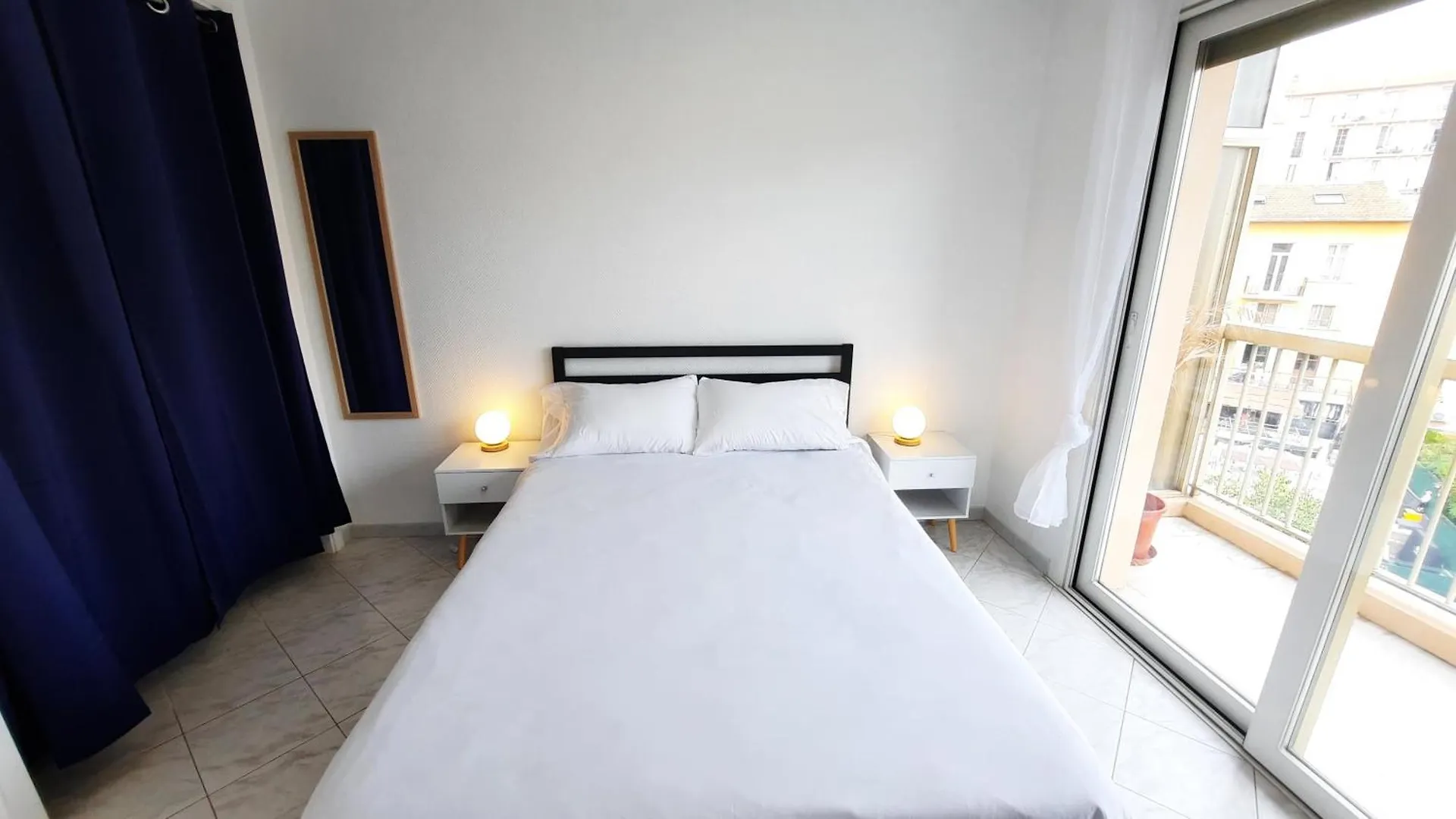 Sunny Mercury - Room In Apartment Cannes Homestay