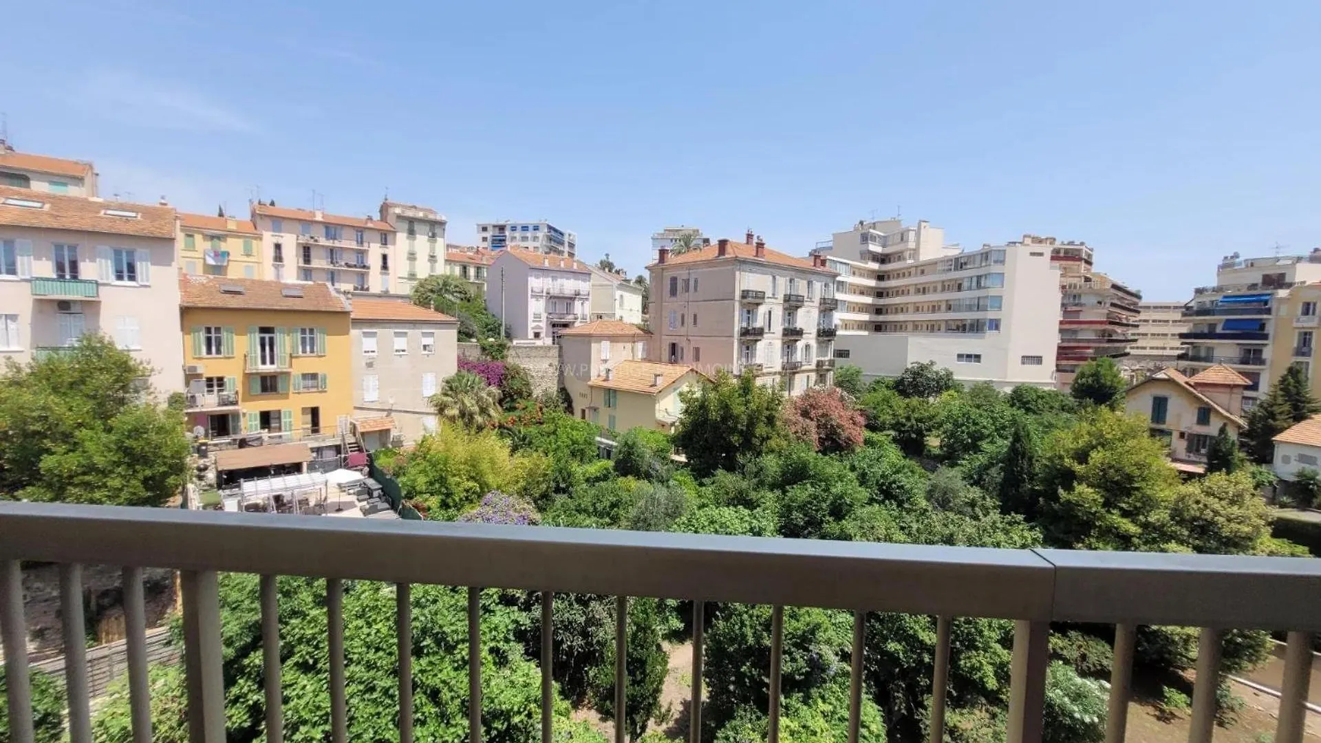 Homestay Sunny Mercury - Room In Apartment Cannes