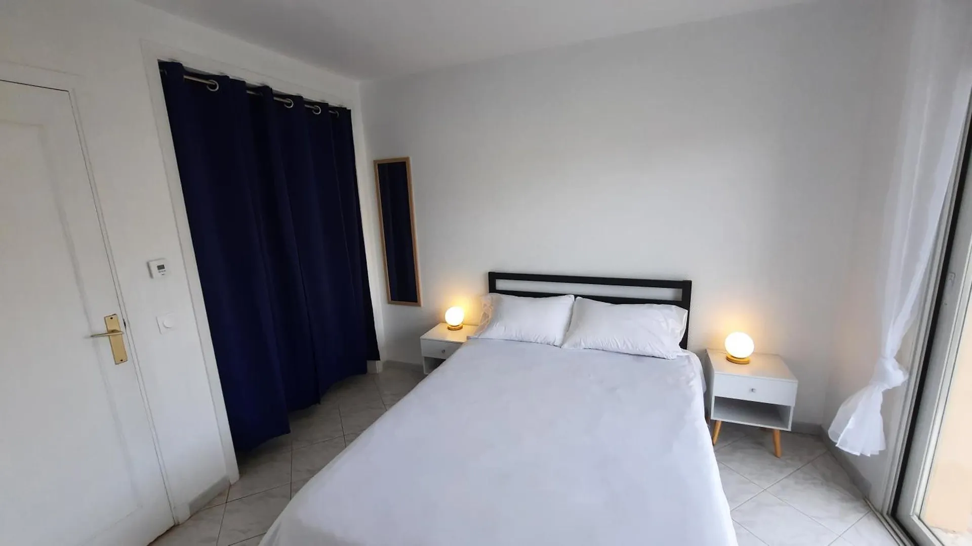 Sunny Mercury - Room In Apartment Cannes 0*,  France